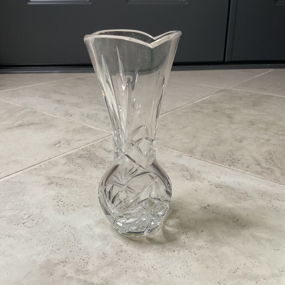 Vintage Clear Cut Crystal Bud Vase Starburst Diamond Pattern Scalloped Rim 8"